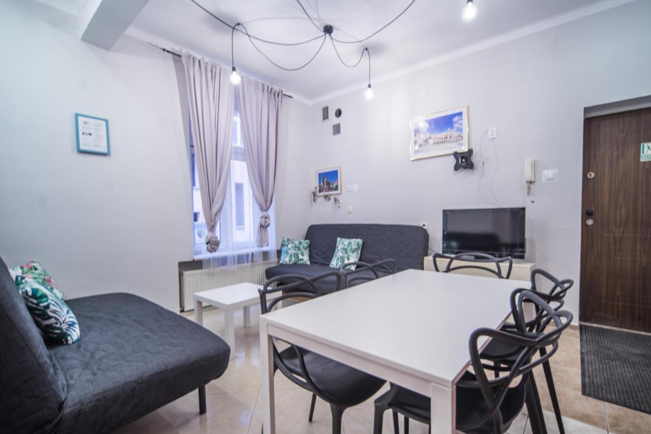 Apartament Izaaka Красков Екстериор снимка